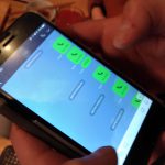 連日、サカバーズハイの状態で知人にLINE電話をかけるが電話にでてもらえない青年