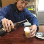 酒ゴング前の男性の表情